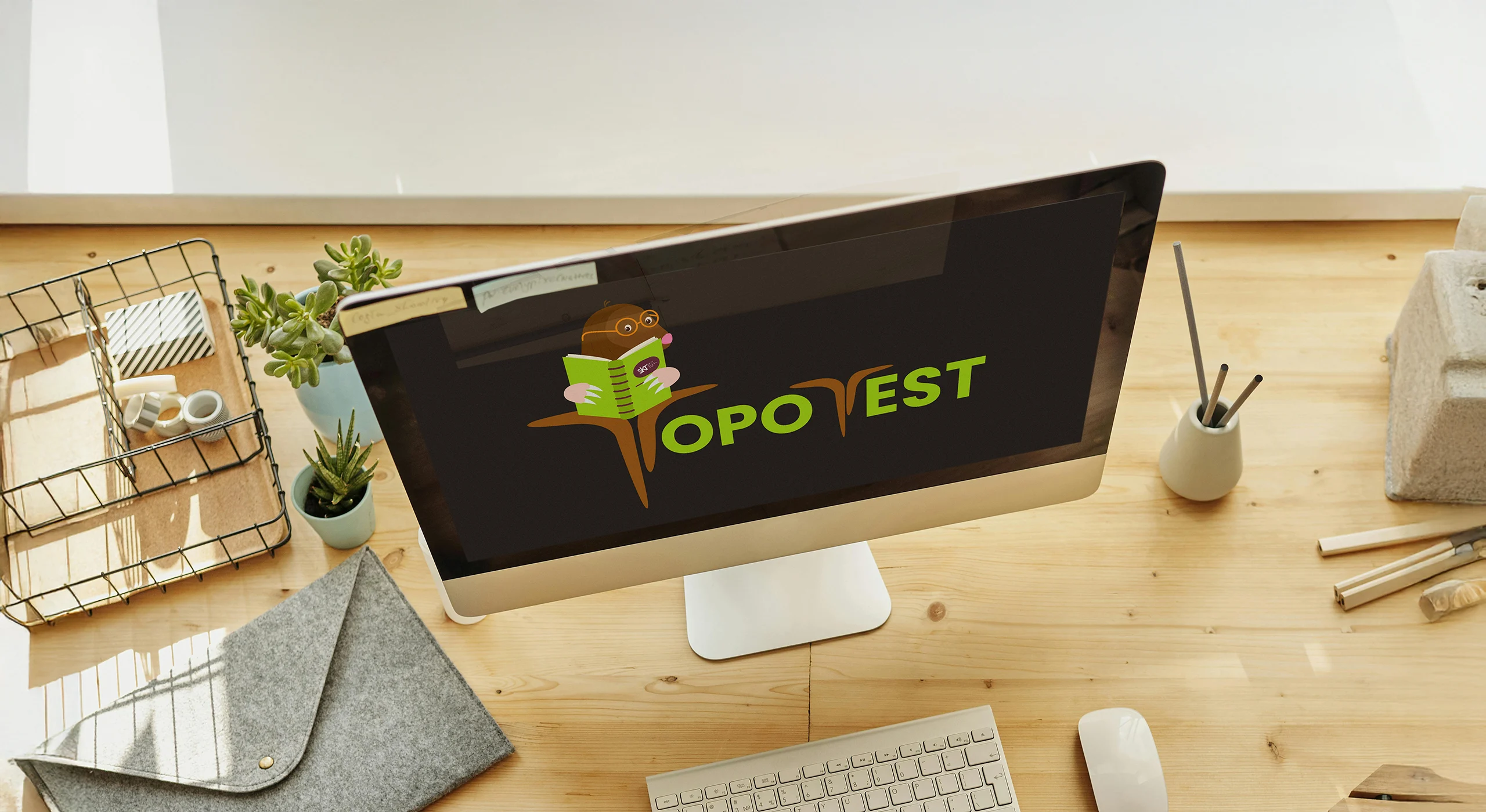 Pantalla de ordenador con la plataforma de tests Topotest de la academia de oposiciones SKR.