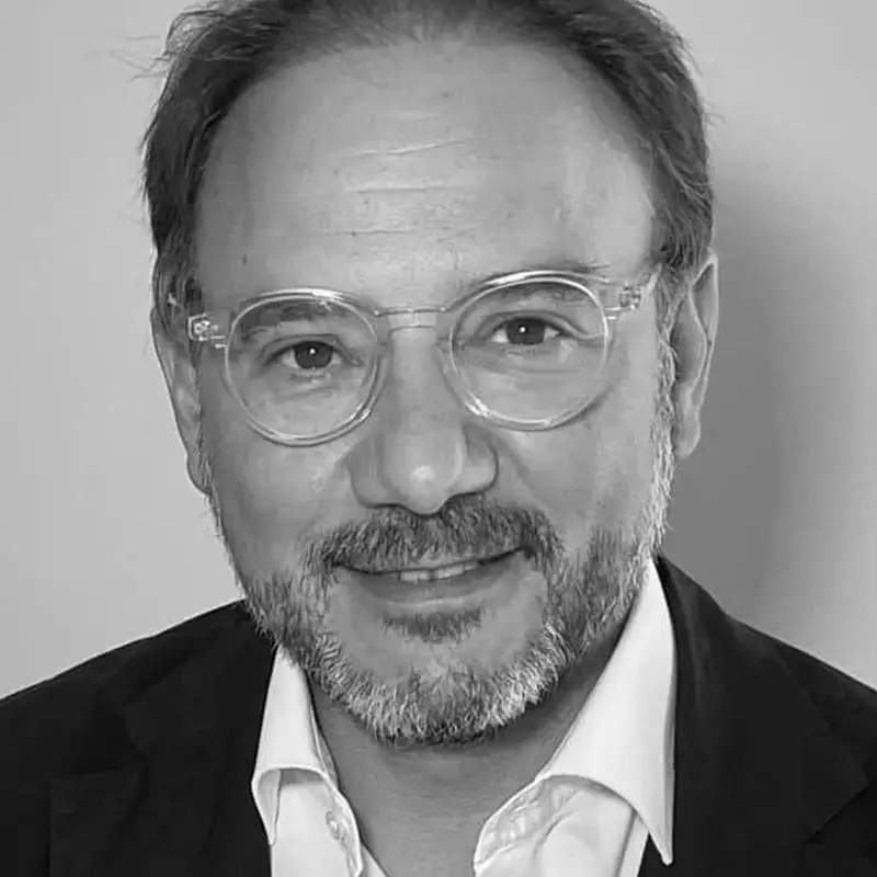 Enrique Cortés, formador del claustro de profesores de SKR, academia de oposiciones.