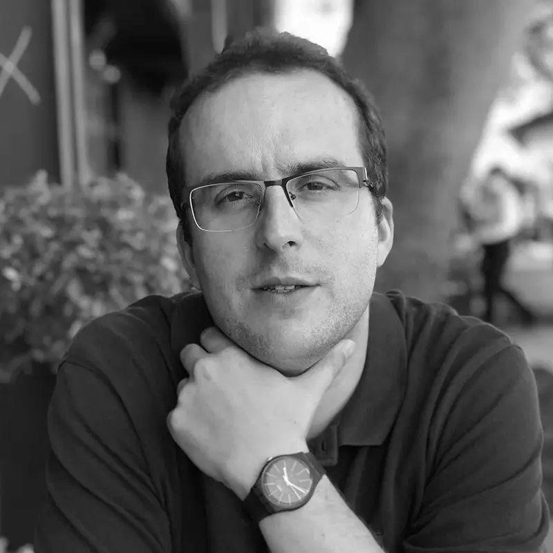 Juan Hernández, preparador de la academia de oposiciones SKR.